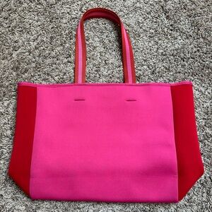 SUMMERSALT Neoprene Beach Tote in Pink & Red